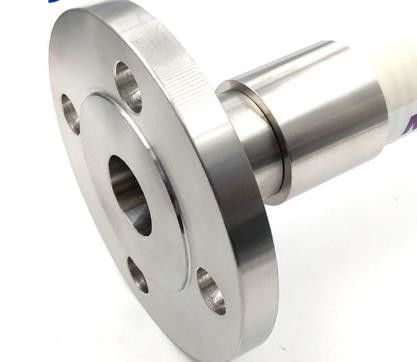 Swivel flange with toothed hose shank for connecting with another hose closely